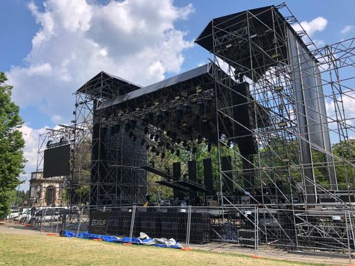 L'Eurovillage prende forma: dal palco al maxi schermo continuano gli allestimenti [FOTO]