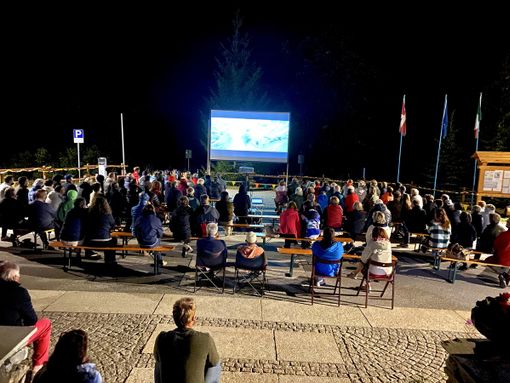 A Sauze di Cesana proiezione del film &quot;La morte sospesa&quot; sulla grande impresa nelle Ande del 1985