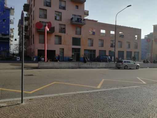 Ancora un giorno movimentato all'ex Moi, tra &quot;gavettoni&quot; e trattative