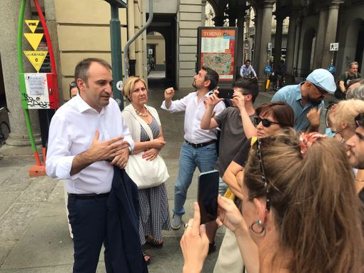 faccia a faccia lo russo-manifestanti