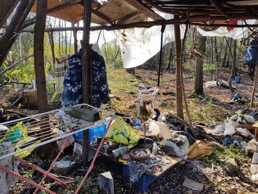 A Brandizzo una "favela" abbandonata accanto al polo logistico Decathlon A Brandizzo una "favela" abbandonata accanto al polo logistico Decathlon