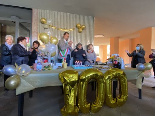 festa per i cento anni di età