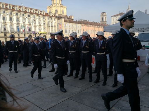 Denunciato il titolare cinese della sartoria che confeziona le divise dei vigili urbani di Torino