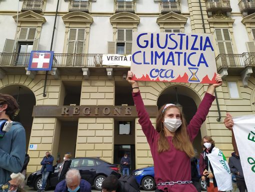 Fridays for Future torna a Torino: "Con lo sciopero per il clima difendiamo il nostro futuro" (FOTO e VIDEO) Fridays for Future torna a Torino: "Con lo sciopero per il clima difendiamo il nostro futuro" (FOTO e VIDEO)