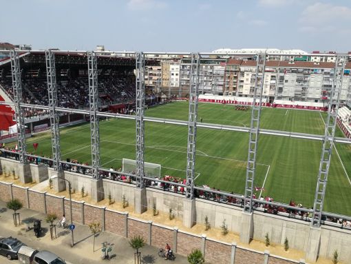 I piedi dei giovani calciatori sulle zolle che furono del Grande Torino I piedi dei giovani calciatori sulle zolle che furono del Grande Torino