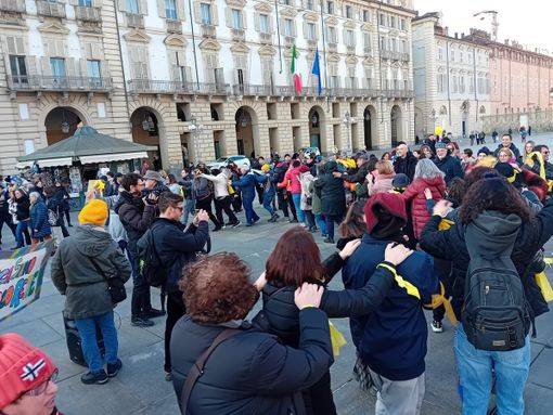 In piazza per dire “no a soluzioni al ribasso” e chiedere il “rispetto del contratto nazionale”