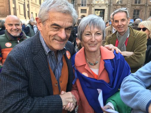 Tav, Chiamparino in piazza con le "madamin": “Senza via libera ai bandi decida il Parlamento” Tav, Chiamparino in piazza con le "madamin": “Senza via libera ai bandi decida il Parlamento”