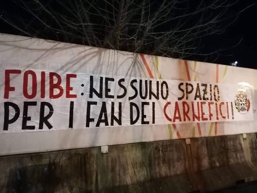 Striscione di CasaPound contro la conferenza "negazionista" sulle Foibe nelle sale della Circoscrizione 3 Striscione di CasaPound contro la conferenza "negazionista" sulle Foibe nelle sale della Circoscrizione 3