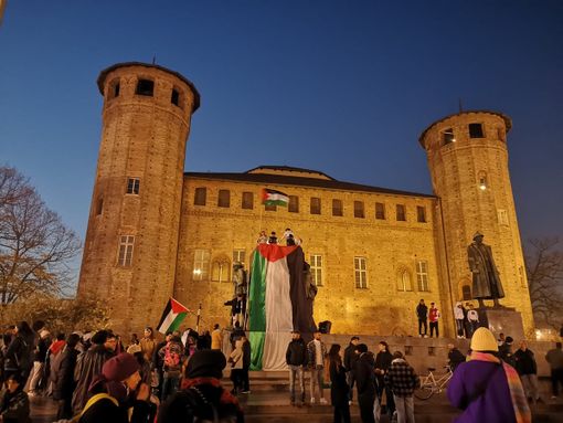Presidio pro Palestina in centro a Torino (foto d'archivio) Presidio pro Palestina in centro a Torino (foto d'archivio)