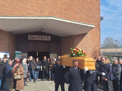 Falchera dice addio a Rodolfo Grasso: "Un amore che rimarrà per sempre" Falchera dice addio a Rodolfo Grasso: "Un amore che rimarrà per sempre"