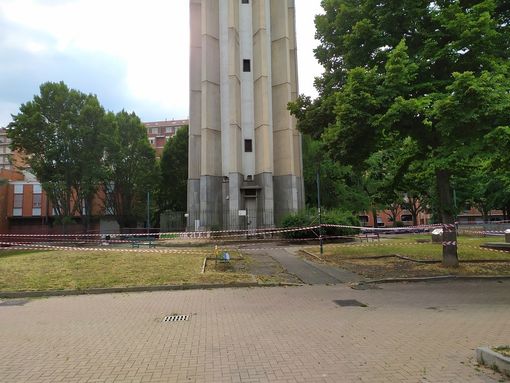 Parella, recintato per motivi di sicurezza il “Fungo” di Corso Telesio Parella, recintato per motivi di sicurezza il “Fungo” di Corso Telesio