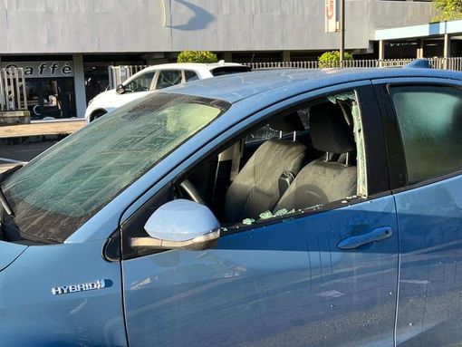 Topi d'auto scatenati in via Stradella: svaligiata la macchina dell'ex assessore Unia
