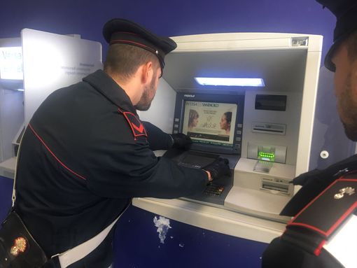 Rubava soldi dai bancomat con la scusa di aggiustarli, arrestato italiano 37enne Rubava soldi dai bancomat con la scusa di aggiustarli, arrestato italiano 37enne