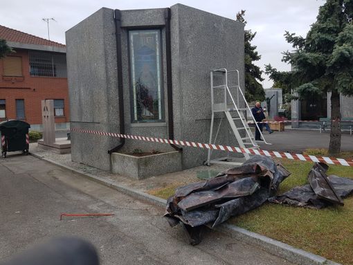 Cercano di rubare del rame da una tomba del cimitero di Abbadia: messi in fuga dall'allarme