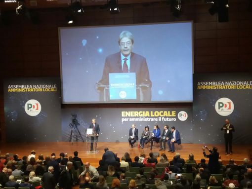 Gentiloni al Lingotto di Torino: poche parole ai manifestanti Embraco, poi incitamento agli amministratori dem (FOTO E VIDEO) Gentiloni al Lingotto di Torino: poche parole ai manifestanti Embraco, poi incitamento agli amministratori dem (FOTO E VIDEO)
