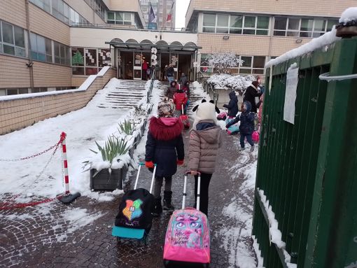 Pericolo ghiaccio per i torinesi: ora l'incubo sono i marciapiedi Pericolo ghiaccio per i torinesi: ora l'incubo sono i marciapiedi