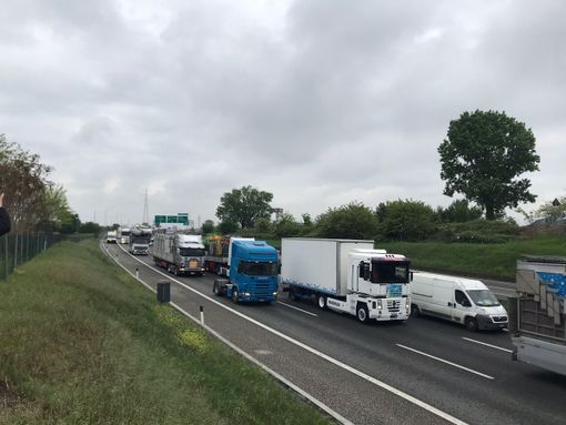 Tangenziale - immagine d'archivio Tangenziale - immagine d'archivio