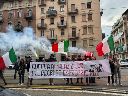 Blitz di Gioventù Nazionale sotto al 'Palazzo dello spaccio' di corso Giulio Blitz di Gioventù Nazionale sotto al 'Palazzo dello spaccio' di corso Giulio
