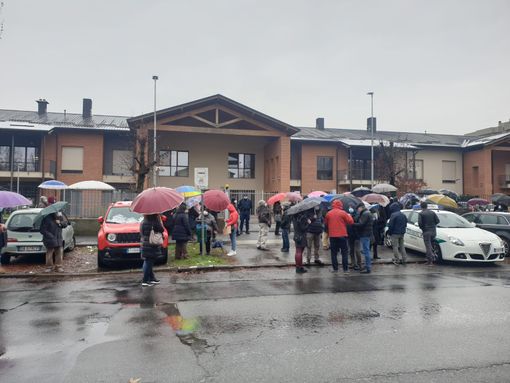 una immagine del sit in avvenuto all'esterno della Piccola Reggia lo scorso 5 dicembre una immagine del sit in avvenuto all'esterno della Piccola Reggia lo scorso 5 dicembre