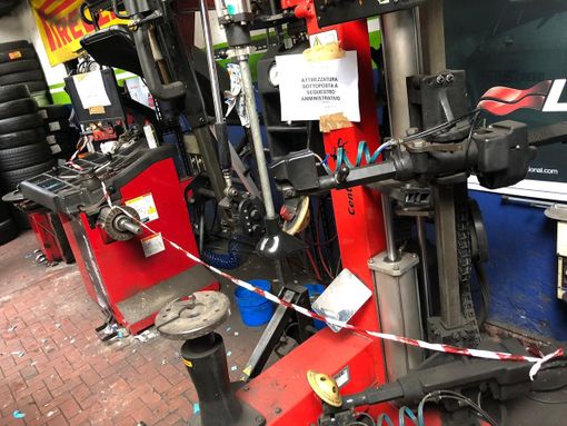 Controlli della Polizia Municipale, scoperto un gommista abusivo: per lui oltre 5 mila euro di multa Controlli della Polizia Municipale, scoperto un gommista abusivo: per lui oltre 5 mila euro di multa