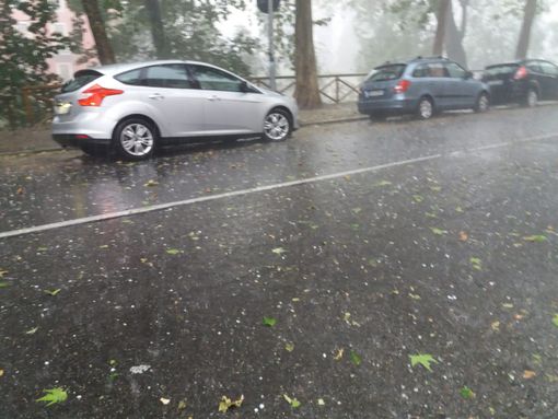 Pioggia, vento fortissimo e grandine su Torino (VIDEO)