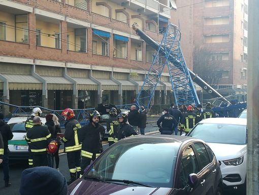 soccorsi con vigili del fuoco in via Genova