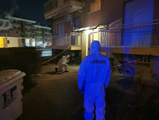 Sopralluogo dei carabinieri sul luogo del delitto Sopralluogo dei carabinieri sul luogo del delitto