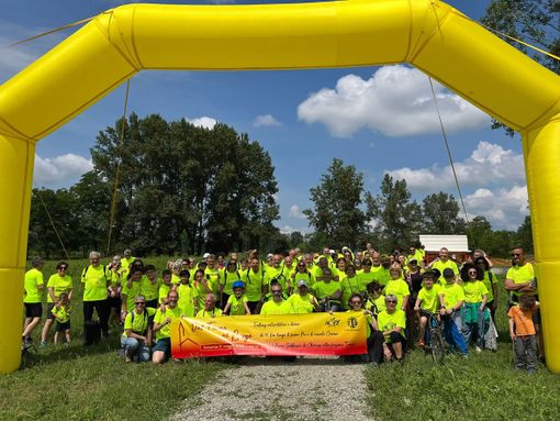 Una marea gialla da Chivasso ai Torassi per il trekking “Dal Fiume al Borgo” Una marea gialla da Chivasso ai Torassi per il trekking “Dal Fiume al Borgo”