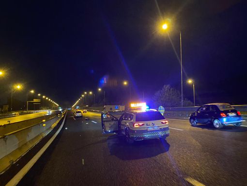 Incidente in tangenziale: conducente dell'auto sbalzato fuori dal veicolo, è grave Incidente in tangenziale: conducente dell'auto sbalzato fuori dal veicolo, è grave