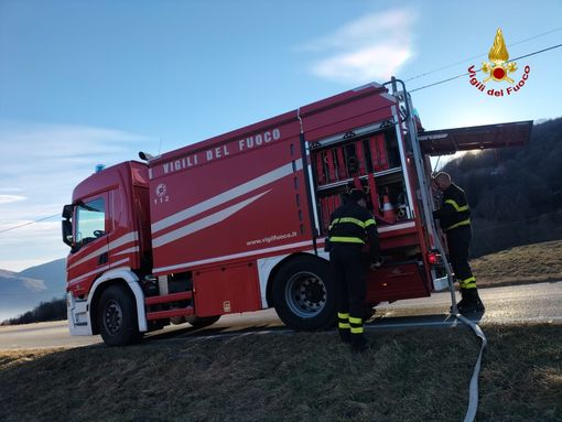 Passata la paura a Condove: i Vigili del fuoco hanno spento l'incendio nonostante il forte vento Passata la paura a Condove: i Vigili del fuoco hanno spento l'incendio nonostante il forte vento