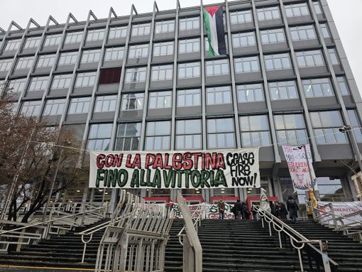 &quot;Con la Palestina fino alla vittoria&quot;. Studenti, docenti e sindacati in sciopero per Gaza