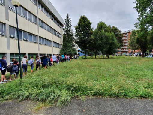 La campanella gioca d'anticipo: ripartono le lezioni della Corrado Alvaro di via Balla [FOTO]