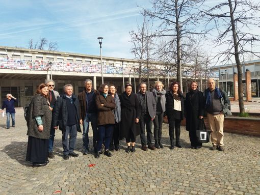 In piazza Montale un nuovo orizzonte visivo accoglie fotografie da tutto il mondo In piazza Montale un nuovo orizzonte visivo accoglie fotografie da tutto il mondo