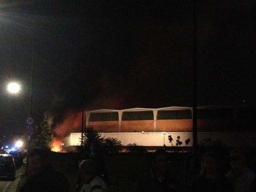 Torino, incendio all'ex stabilimento Gondrand: vigili del fuoco sul posto (FOTO E VIDEO)