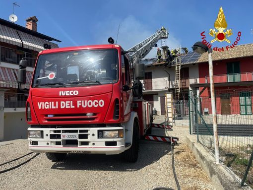 Castagnole Piemonte: va a fuoco il tetto di una casa rurale