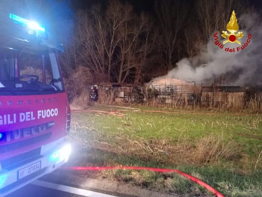 A fuoco delle baracche a Chiusa di San Michele A fuoco delle baracche a Chiusa di San Michele