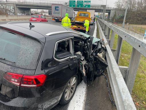 Stupinigi, auto si ribalta sulla strada provinciale 143 Stupinigi, auto si ribalta sulla strada provinciale 143