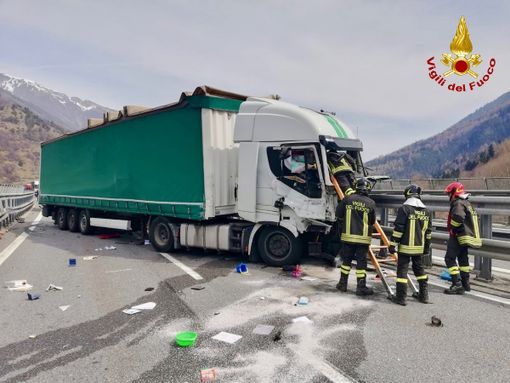 Conducente di tir accusa malore sulla Torino-Bardonecchia, trasportato in elicottero al Cto