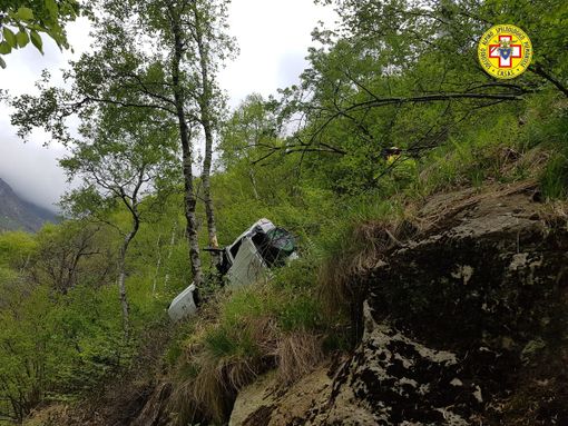 Ivrea, finisce con l'auto in un burrone: morta una donna Ivrea, finisce con l'auto in un burrone: morta una donna