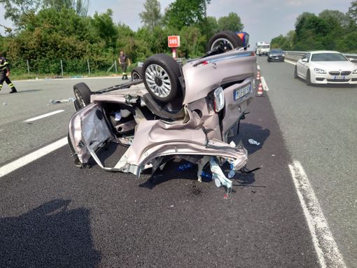 Tamponamenti tra auto e tir tra Volpiano e Settimo, sulla Torino-Aosta: due feriti Tamponamenti tra auto e tir tra Volpiano e Settimo, sulla Torino-Aosta: due feriti