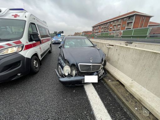 Incidente sulla sopraelevata di Moncalieri: due coinvolti trasportati al Santa Croce Incidente sulla sopraelevata di Moncalieri: due coinvolti trasportati al Santa Croce