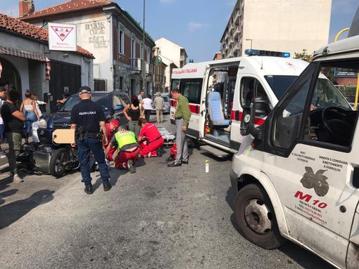 Scontro tra moto e autocarro nei pressi della stazione di Nichelino: centauro trasportato al Cto