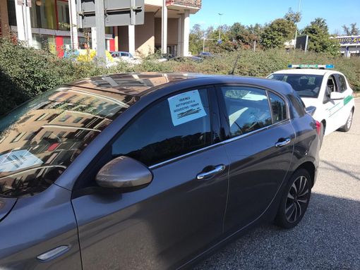 Nichelino, tamponamento a catena fra tre veicoli innescato da una vettura sprovvista di assicurazione