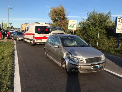 Nichelino, incidente in via Torino: tre le persone ferite Nichelino, incidente in via Torino: tre le persone ferite