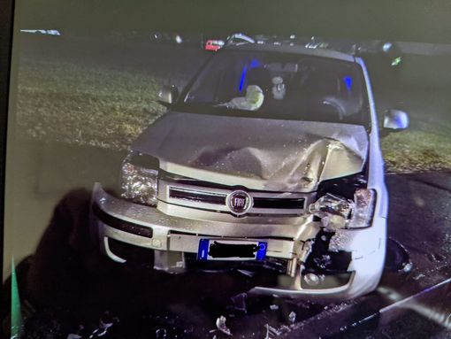 Ubriaco, abbatte un palo della luce in piazza Polonia Ubriaco, abbatte un palo della luce in piazza Polonia