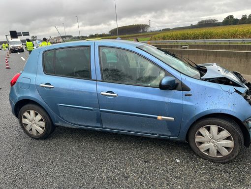 Auto precipita per 15 metri giù da una scarpata a Pian Munè di Paesana: miracolata la coppia di Pinerolesi a bordo