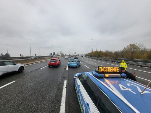 Giornata da incubo in tangenziale: due incidenti, cinque feriti e traffico in tilt