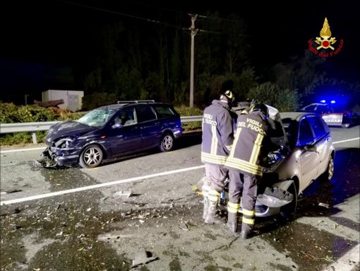 Incidente nella notte a Villar Focchiardo: due persone sono rimaste ferite (FOTO) Incidente nella notte a Villar Focchiardo: due persone sono rimaste ferite (FOTO)