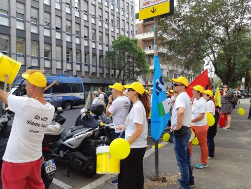 Esuberi e trasferimenti Italiaonline, a Roma e Torino presidi dei lavoratori per l'incontro al Ministero