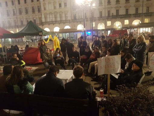 Ius soli, parlamentari e consiglieri Pd in piazza Castello ieri sera Ius soli, parlamentari e consiglieri Pd in piazza Castello ieri sera